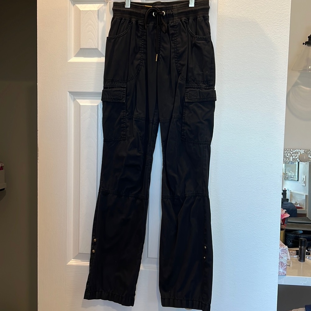 Jaanuu. Scrub pants.